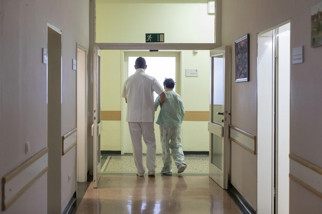 Na oddelku za epidemijo hospitalizirajo na leto okoli 270 pacientov. FOTO: Voranc Vogel/Delo