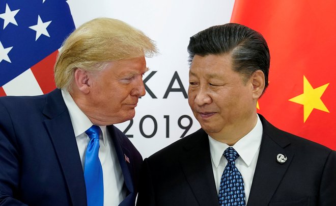 Zaradi podobne karizme, ki jo imata Trump in Xi in je po svoje neprivlačna, je med njima kemija. FOTO: Kevin Lamarque/Reuters