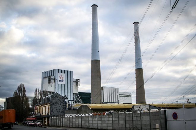 V Franciji zapirajo termoelektrarne na premog. V Le Havru (na sliki) naj bi prenehala obratovati 1. aprila prihodnje leto. FOTO: Lou Benoist/AFP