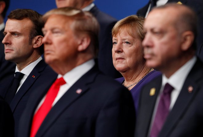 Francoski predsednik Emmanuel Macron, ameriški predsednik Donald Trump in nemška kanclerka Angela Merkel med nedavnim vrhom zveze Nato v Londonu. Foto: Peter Nicholls/Reuters