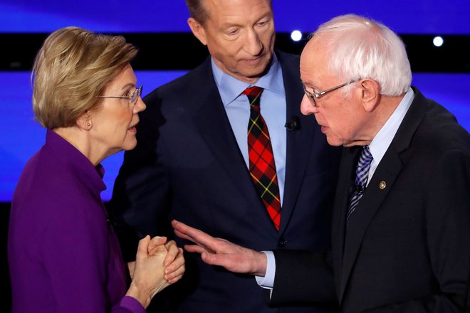 Sedmo televizijsko soočenje demokratskih predsedniških kandidatov je minilo v znamenju boja med&nbsp;Berniejem Sandersom in Elizabeth Warren. FOTO: Shannon Stapleton/Reuters