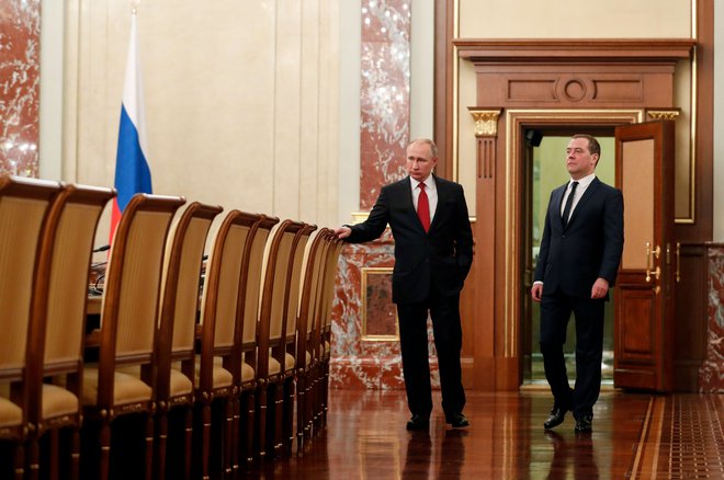 Ruski predsednik Vladmir Putin (levo) ter premier v odhodu Dmitrij Medvedjev.<strong>&nbsp;</strong>FOTO: Dmitry Astakhov/Afp