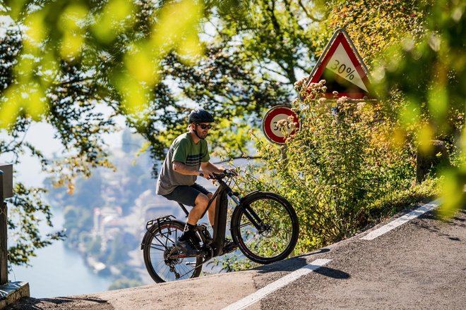 Povečanje namenskih kolesarskih poti, najem električnih koles, subvencioniranje in sheme koles na delo naj bi pripomogle k večji prodaji v Veliki Britaniji v letu 2020 in kasneje. FOTO: Arhiv proizvajalca Scott