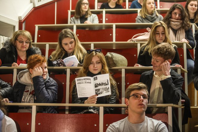 Dr. Peter Glavič: Menim, da bi morali zagotoviti predavanja in vaje v slovenščini za prvo in drugo stopnjo študija. Tuji študenti na teh dveh stopnjah se morajo praviloma naučiti slovenščine. Foto Voranc Vogel