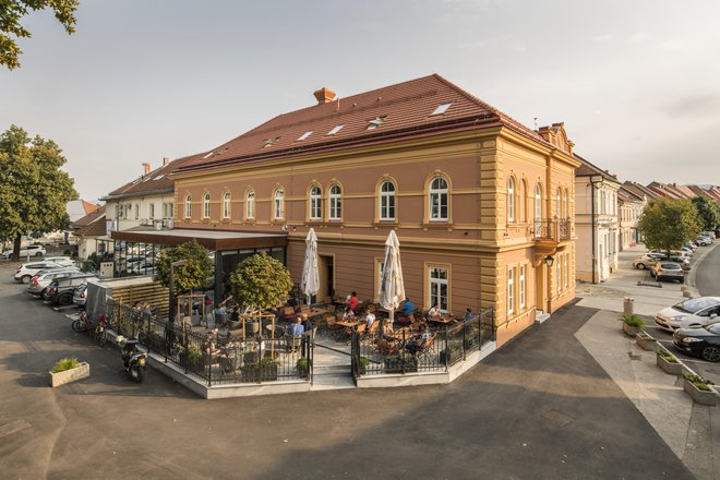 Zunanjost objekta so investitorji obnovili po smernicah zavoda za varstvo kulturne dediščine. Fotografije arhiv Vile Pohorje