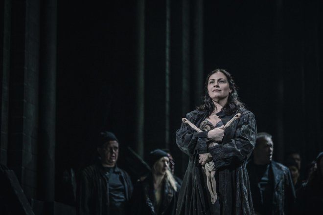 V vlogi prve Device Orleanske na slovenskem opernem odru nastopa Nuška Drašček Rojko. FOTO: Darja Štravs Tisu