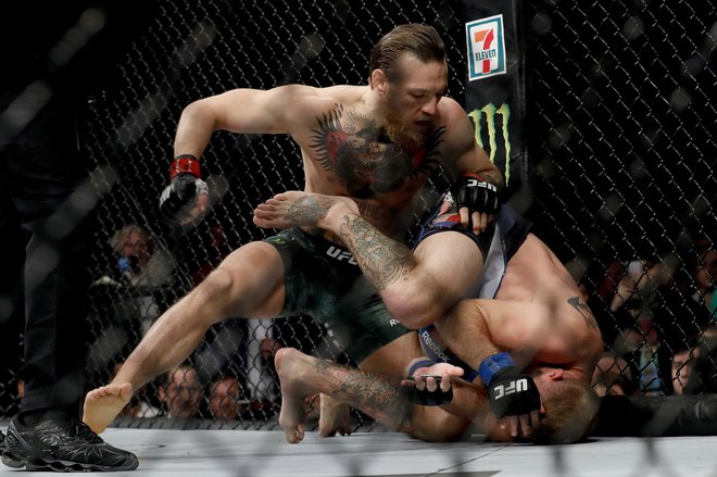 Conor McGregor je po hitrem postopku opravil z Donaldom Cerronejem. FOTO: AFP