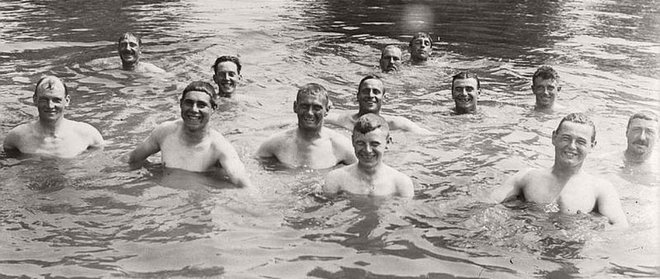 Danes lahko na plavanje gledamo kot na osnovno gibanje človeka v vodi, kot na enega najstarejših tekmovalnih športov in kot na eno najbolj priljubljenih športnorekreativnih dejavnosti ljudi.&nbsp;Foto: arhiv