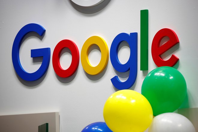 Google preboja magične meje borzne vrednosti ni ravno na veliko proslavil, kar je za podjetje, ki večino prihodkov ustvari z oglaševanjem, vsaj zanimivo in neznačilno. Foto Reuters