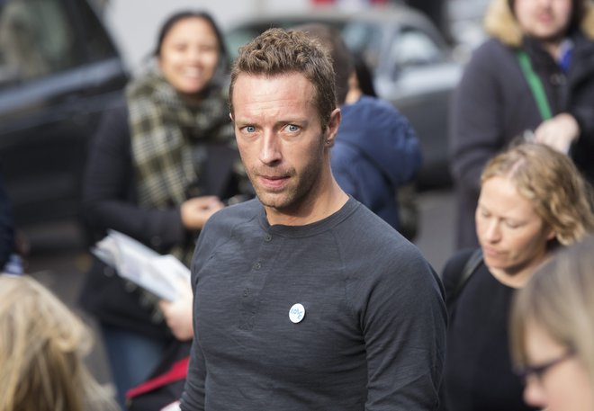 Chris Martin je lovce na avtograme obtožil, da te nameravajo prodati na ebayu. FOTO: Reuters