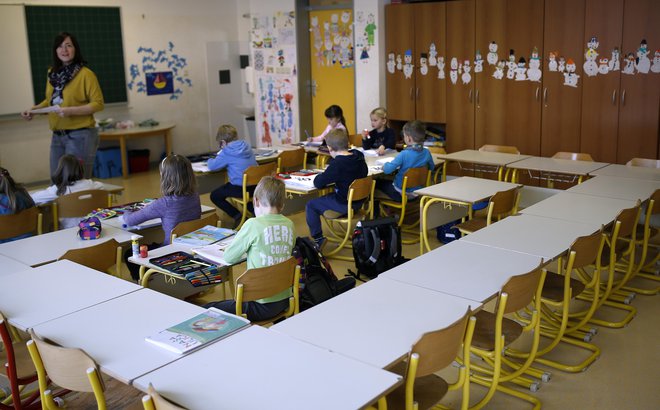 Skoraj prazen razred na OŠ Škofljica. Foto: Blaž Samec/Delo
