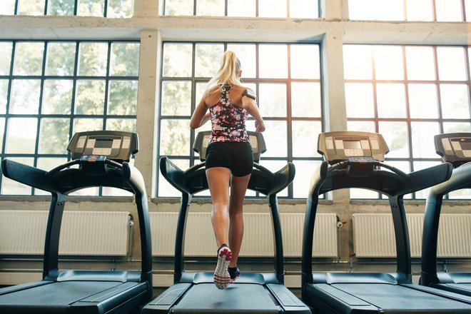 Danes lahko izbirate med celo vrsto aerobnih dvoranskih aktivnosti, od skupinskih do individualnih. Foto: Shutterstock