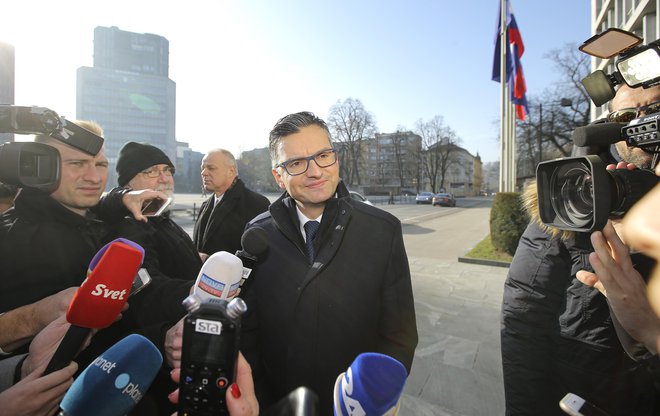 Na sejo Knovsa sem prišel iz spoštovanja do institucij, do parlamentarizma, ni pa to kakšno pretirano spoštovanje do tistih, ki vodijo Knovs, je povedal premier Marjan Šarec. FOTO: Jože Suhadolnik