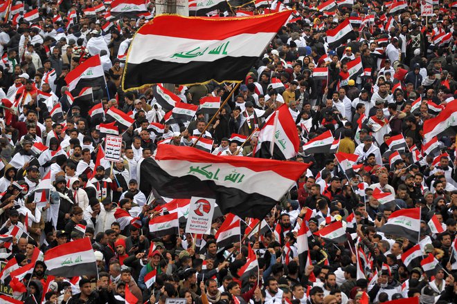 Protirežimski protestniki v Iraku.&nbsp; Foto: Ahmad Al-rubaye/Afp