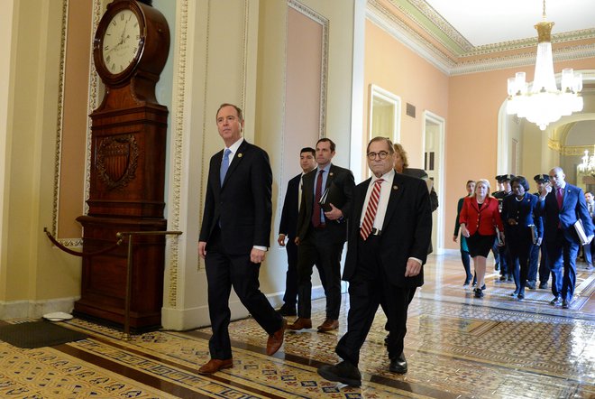 Demokratska tožilca republikanskega predsednika Adam Schiff in&nbsp; Jerry Nadler na poti v senat. Foto Mary F. Calvert Reuters