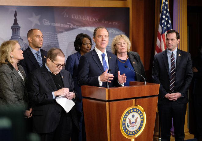 Demokratski tožilci republikanskega predsednika Sylvia Garcia, Hakeem Jeffries, Jerry Nadler, Val Demings, Adam Schiff, Zoe Lofgren in Jason Crow.&nbsp;Foto Alex Wroblewski Afp