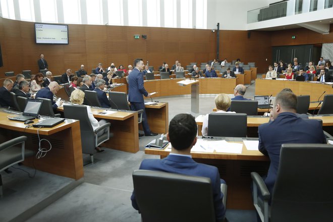 Da za stroške kampanje prispevajo tudi kandidati, je običajna praksa v političnih strankah, a je znesek redko določen. FOTO: Leon Vidic/Delo