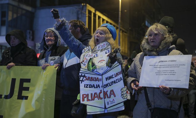 Ker gibanju Eden od pet milijonov ni uspelo združiti opozicije, so se nekateri njegovi voditelji odločili, da se bodo vendarle udeležili volitev. FOTO: Jože Suhadolnik