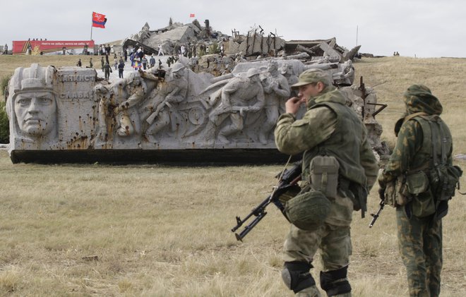 Minška dogovora, ki so ju septembra 2014 in februarja 2015 podpisali v beloruski prestolnici, sta bila poskus, kako bi na mirni način rešili krizo na jugovzhodu Ukrajine, ki se je prelevila v pravo vojno. Foto: Reuters
