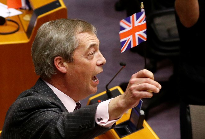 Nigel Farage se po več kot 20 letih poslavlja od evropskega parlamenta. FOTO: Francois Lenoir/Reuters