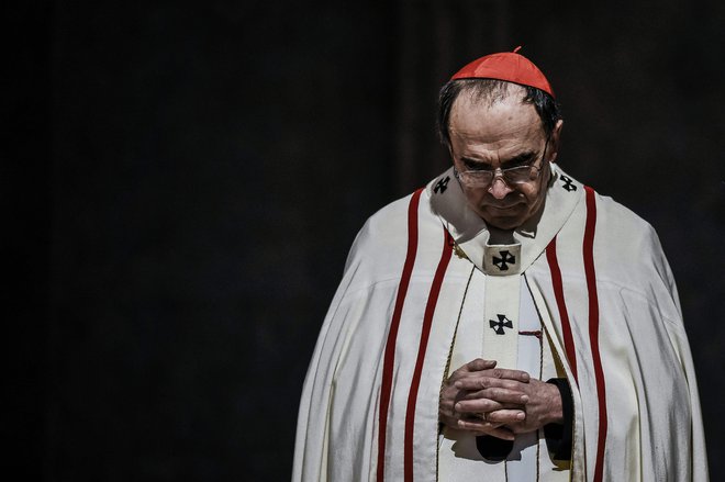 Francoski kardinal Philippe Barbarin je deset dni po obsodbi papežu ponudil odstop, a ga&nbsp;ta ni sprejel. FOTO: Jeff Pachoud/ Afp