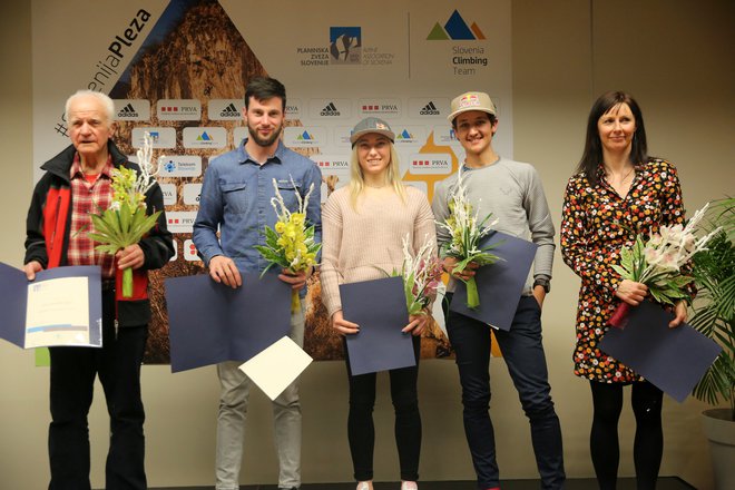 Anton Sazonov, Jernej Kruder, Janja Garnbret, Luka Kovačič in Maja Šuštar (z leve) so prejeli zaslužena priznanja. Foto Oto Žan
