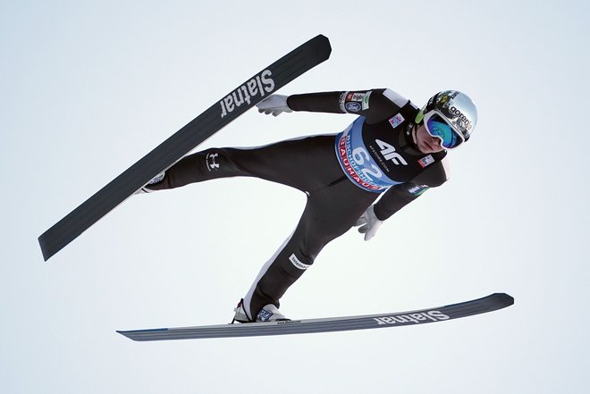 Anže Lanišek je zadovoljen, ker v tej sezoni skače stanovitno in redno osvaja točke v svetovnem pokalu. FOTO: AFP