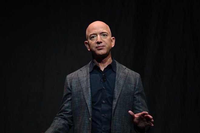 Founder, Chairman, CEO and President of Amazon Jeff Bezos speaks during an event about Blue Origin&#39;s space exploration plans in Washington, U.S., May 9, 2019. REUTERS/Clodagh Kilcoyne Foto Clodagh Kilcoyne Reuters