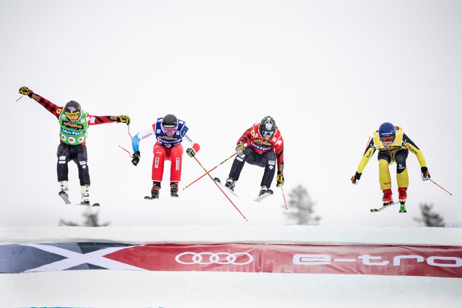 Nemec Daniel Bohnacker, Švicar Ryan Regez in Kanadčana Kevin Drury in Brady Leman minuli konec tedna na Švedskem. FOTO:&nbsp; Tt News Agency via Reuters