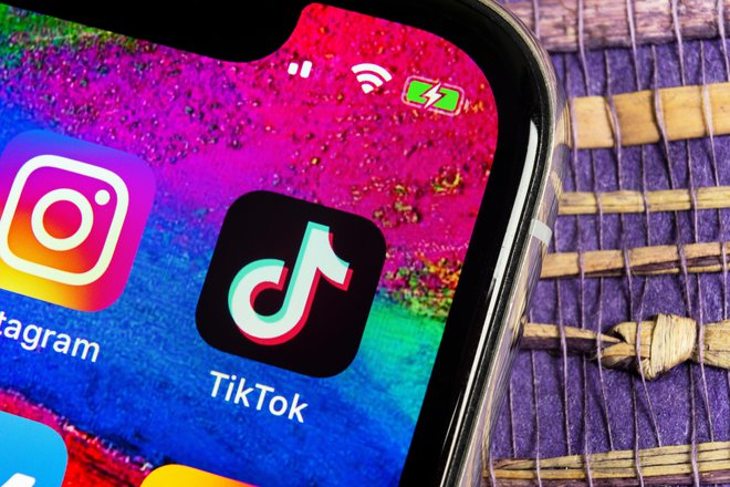 Tiktok je družbeno omrežje, kjer kraljujejo videoposnetki. Trenutno je to najhitreje rastoče družbeno omrežje. FOTO: Shutterstock&nbsp;