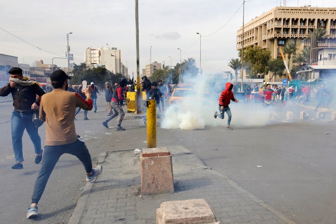Demonstrati so izrazili nasprotovanje novemu mandatarju. FOTO:&nbsp; Wissm Al-okili/Reuters