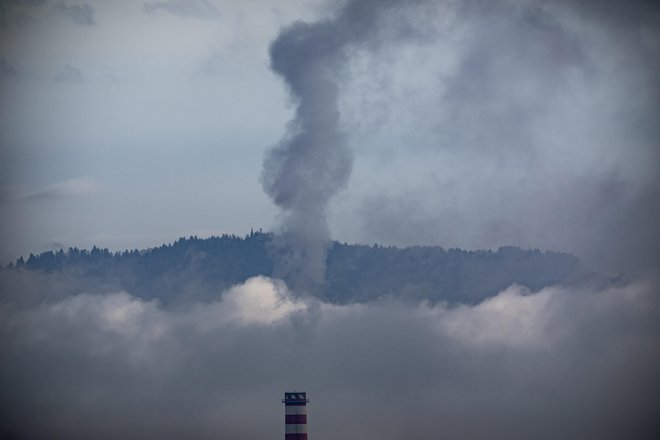 Na podlagi meritev vrednosti onesnaženosti zraka z delci PM10 in PM2,5 se je zrak izboljšal v Ljubljani, ne pa tudi drugod po državi. FOTO: Voranc Vogel