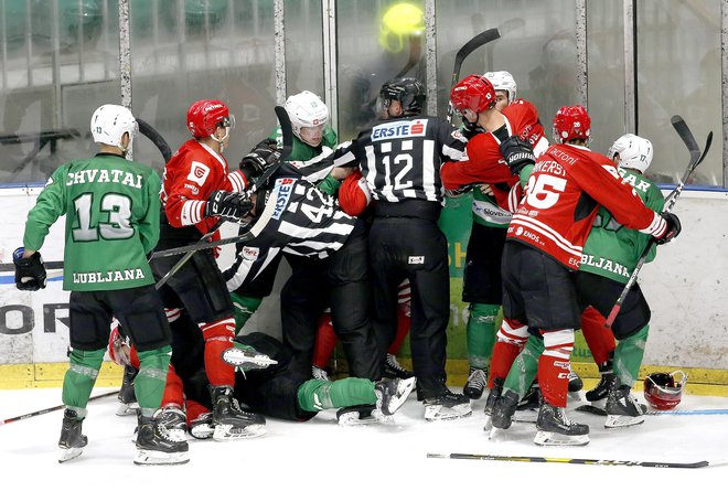 Moštva v skupini od 1. do 6. mesta bodo igrala le še za razvrstitev pred končnico, že v 1. kolu (13. 2.) bodo v Tivoliju gostovali Jeseničani. FOTO: Roman Šipić