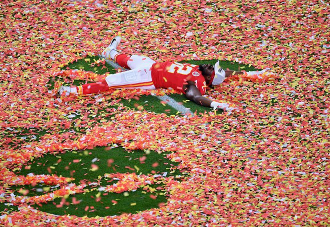 Igralec Kansas City Chiefs Demone Harris se veseli zmage na letošnjem superbowlu. FOTO: Angela Weiss/AFP