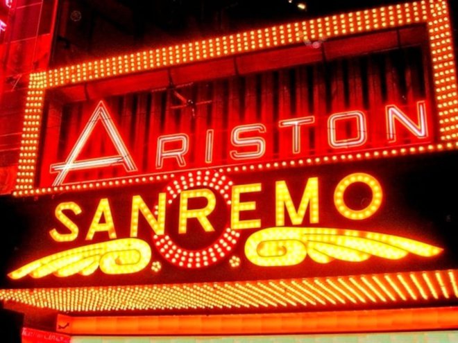 Sanremsko gledališče Ariston je dom festivala, ki je sinonim za italijansko popevko.<br />
Foto Reuters