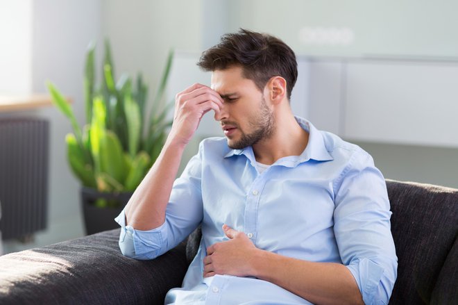 Kako prepoznamo migreno? Prvič, tak glavobol, ki ga spremlja slabost in bruhanje, se pojavi vsaj petkrat v našem življenju. FOTO: Shutterstock

