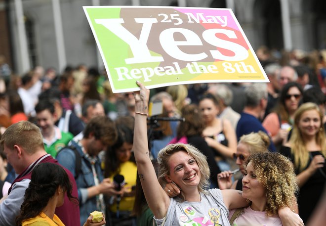 Irci so maja 2018 kot ena od zadnjih držav v EU odpravili prepoved splava. Foto: REUTERS/Clodagh Kilcoyne