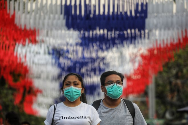 S Kitajske so sporočili, da so bolezen, ki jo povzroča novi virus, neuradno poimenovali pljučnica novega koronavirusa. FOTO: Vivek Prakash/AFP