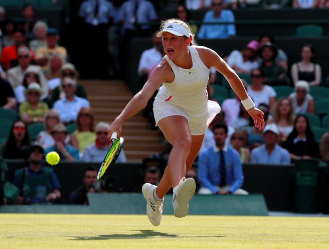 Kaja Juvan v dvoboju proti Sereni Williams. FOTO: Andrew Couldridge/Reuters