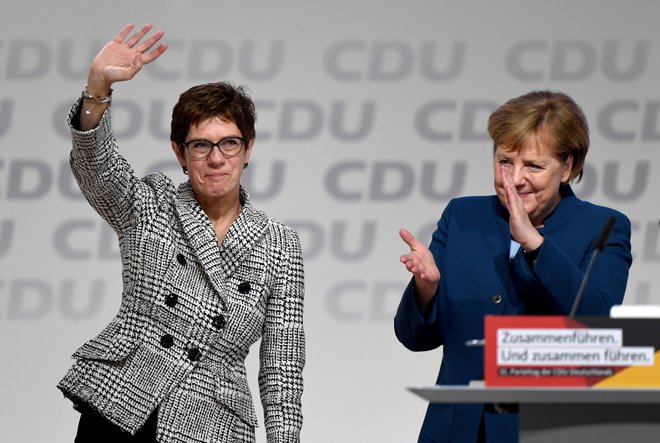 Predsednica CDU Annegret Kramp-Karrenbauer in kanclerka Angela Merkel. FOTO: Reuters