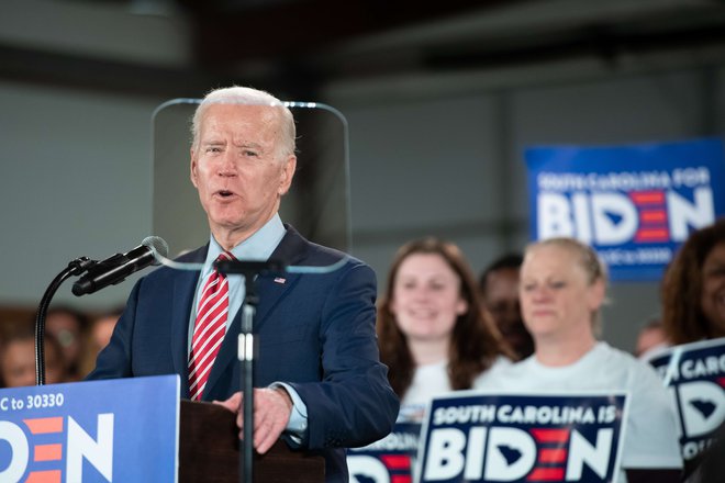 Nekdanji podpredsednik Joe Biden se na prvih demokratskih tekmah ni izkazal. FOTO: Sean Rayford / Afp