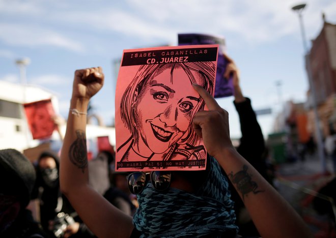 Neznanci so pred kratkim ubili tudi mehiško borko za pravice žensk Isabel Cabanilas. V Mexico Citiyu so bili tudi zaradi njenega umora protesti. FOTO: Jose Luis Gonzales/Reuters