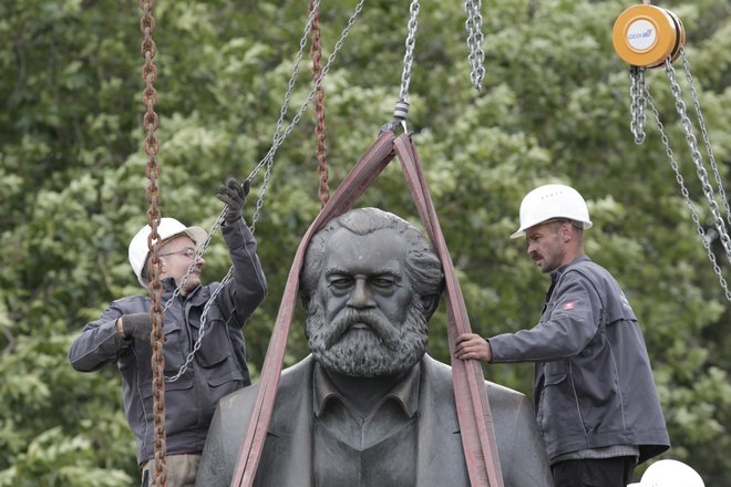 <em>Economist </em>je bil eden glavnih virov, iz katerih je Marx črpal informacije o takratnem gospodarskem dogajanju, življenjskih navadah ter zvijačah kapitala in njegovih posledicah za družbo (in, seveda, za prihajajoči razredni boj). FOTO: Tobias Schwarz/Reuters