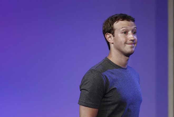 Ustanovitelj in prvi človek Facebooka Mark Zuckerberg poziva k pregledni obdavčitvi spletnih velikanov. Prihodnji teden se bo moral v ZDA zagovarjati zaradi utaje davkov pred desetimi leti. FOTO: Adnan Abidi/Reuters