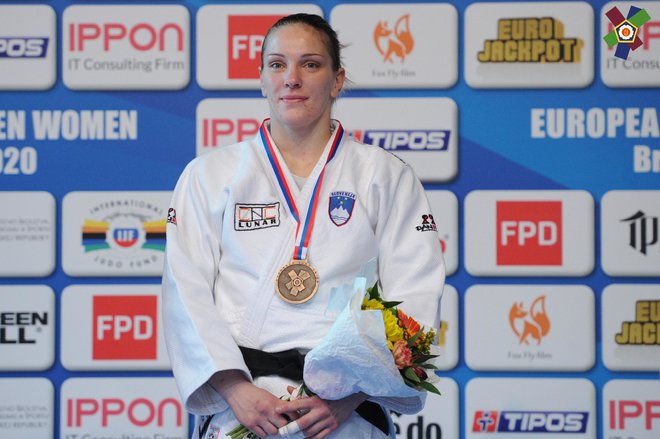 Anka Pogačnik se je na turnirju v Bratislavi ovenčala z zlato lovoriko v kategoriji do 70 kilogramov. FOTO: EJU