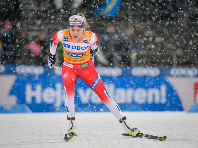 Johaugova je na 10-kilometrski preizkušnji v klasičnem koraku za 57,4 sekunde ugnala rojakinjo Heidi Weng. FOTO: Anders Wiklund/AFP