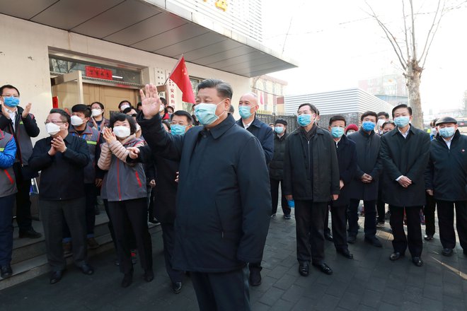 Podoba Xi Jinpinga kot močnega voditelja je zaradi smrtonosnega koronavirusa pred resno preizkušnjo.<br />
Foto Reuters