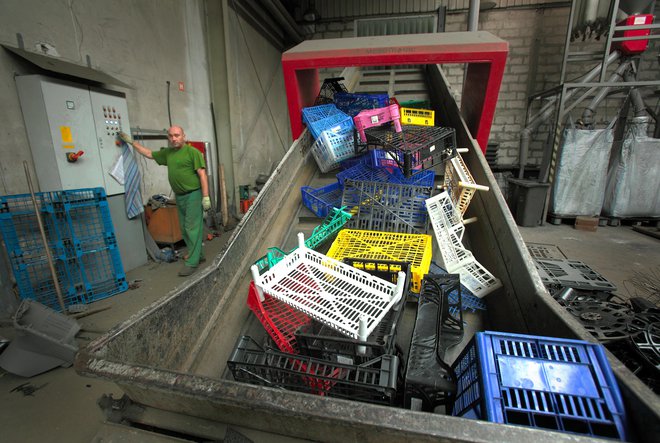 Predelovalnica elektronskih odpadkov. FOTO: Jože Suhadolnik/Delo