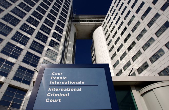 Bela hiša je Mednarodno kazensko sodišče (ICC) v Hagu označila za ustanovo, ki »ne odgovarja nikomur in je nevarna za ZDA, Izrael in druge zaveznike«. FOTO: Jerry Lampen/Reuters