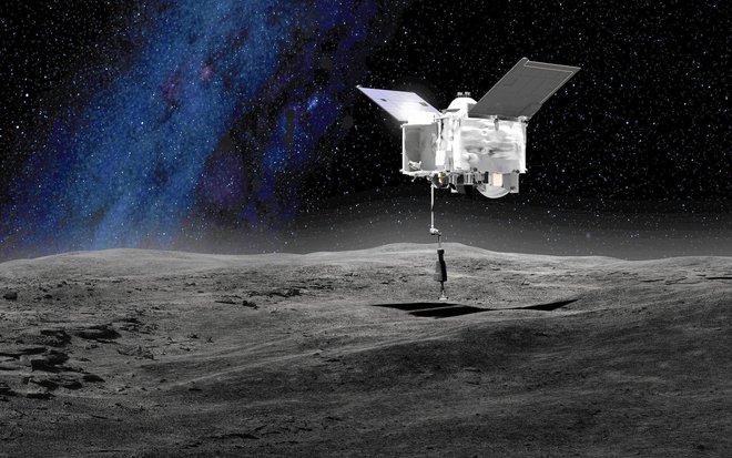 Predvidoma 4. julija 2020 se bo sonda spustila tik nad površje in v petih sekundah z robotsko roko postrgala vsaj 60 gramov in največ dva kilograma kamenja in prahu z asteroida. FOTO: Nasa